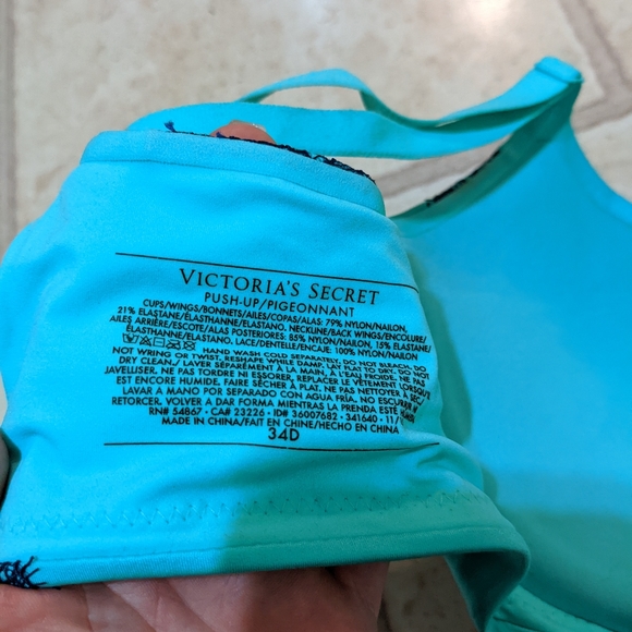 Victoria's Secret Push Up Bra! - Picture 4 of 6